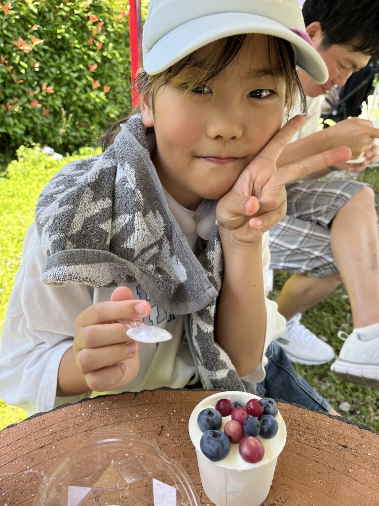 ブルーベリーファームみさき・大阪・岬町・ミルクジェラートにブルーベリーをトッピング