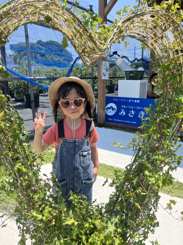 ブルーベリーファームみさき・大阪・岬町・フォトスポットでポーズ