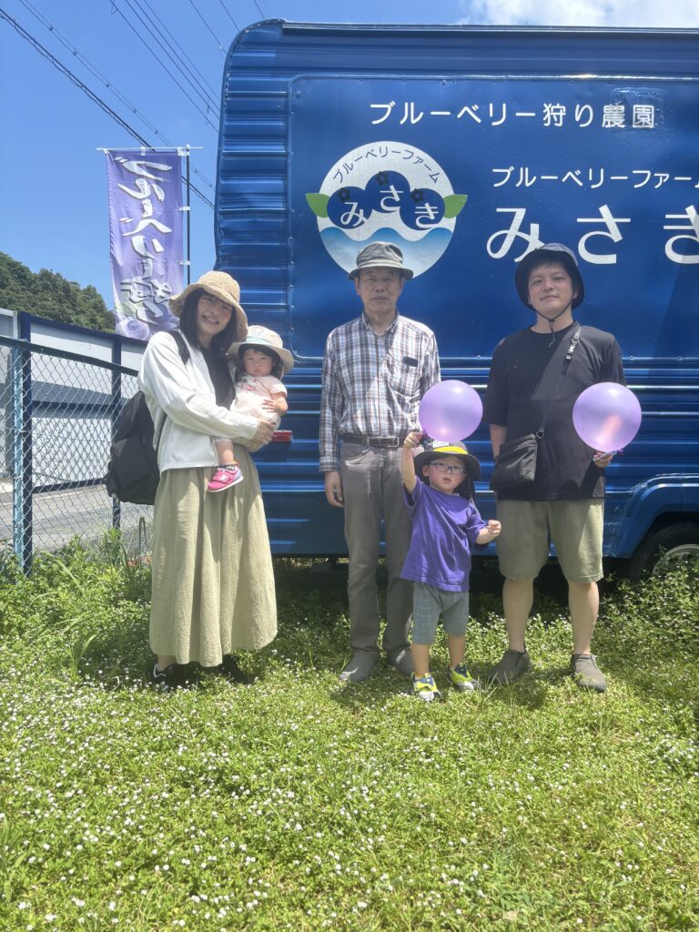 ブルーベリー狩り・ブルーベリーファームみさき・大阪・岬町・おじいちゃんとブルーベリー狩り