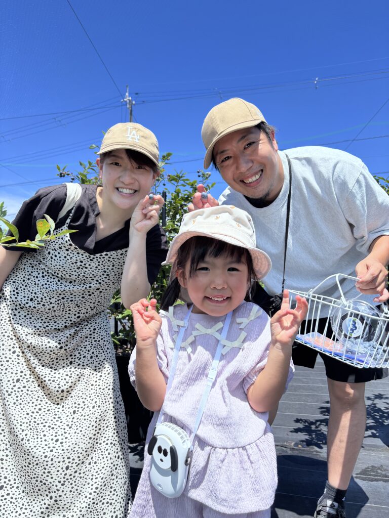 ブルーベリー狩り・ブルーベリーファームみさき・大阪・岬町・笑顔でブルーベリー狩り