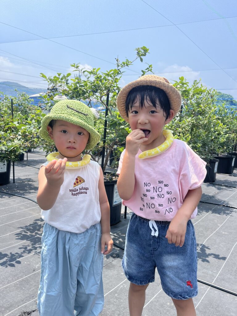 ブルーベリー狩り・ブルーベリーファームみさき・大阪・岬町・かわいい二人