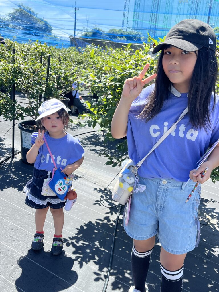 ブルーベリー狩り・ブルーベリーファームみさき・大阪・岬町・ブルーベリー色のＴシャツ