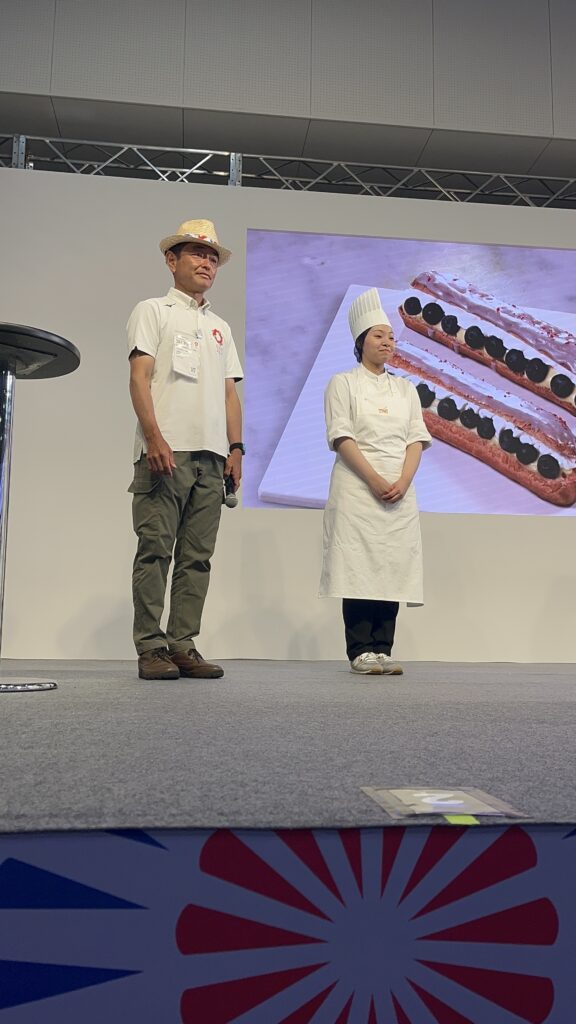 万博のステージショーでブルーベリーファームみさきの園主が出演