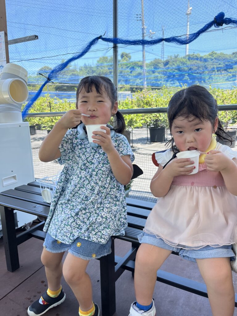 スポットクーラーの横でミルクジェラートは最高のクールダウン