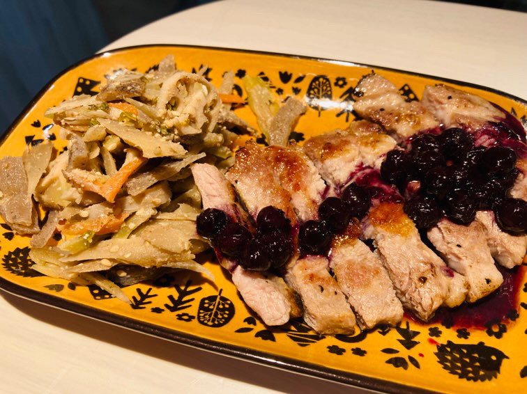 ブルーベリーファームみさきのブルーベリーコンフィチュールを肉料理のソースに