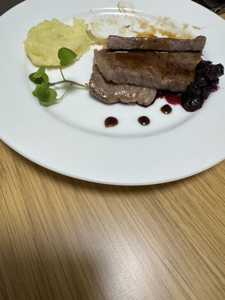 ブルーベリーファームみさきのブルーベリーコンフィチュールを肉料理のソースに